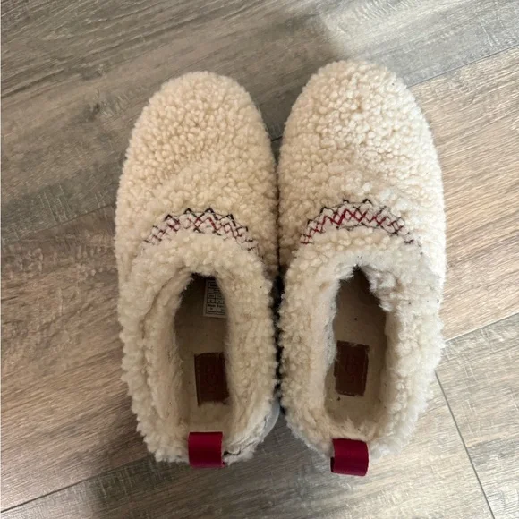 UGG Tazz Braid Shearling Slipper - Picture 2 of 5